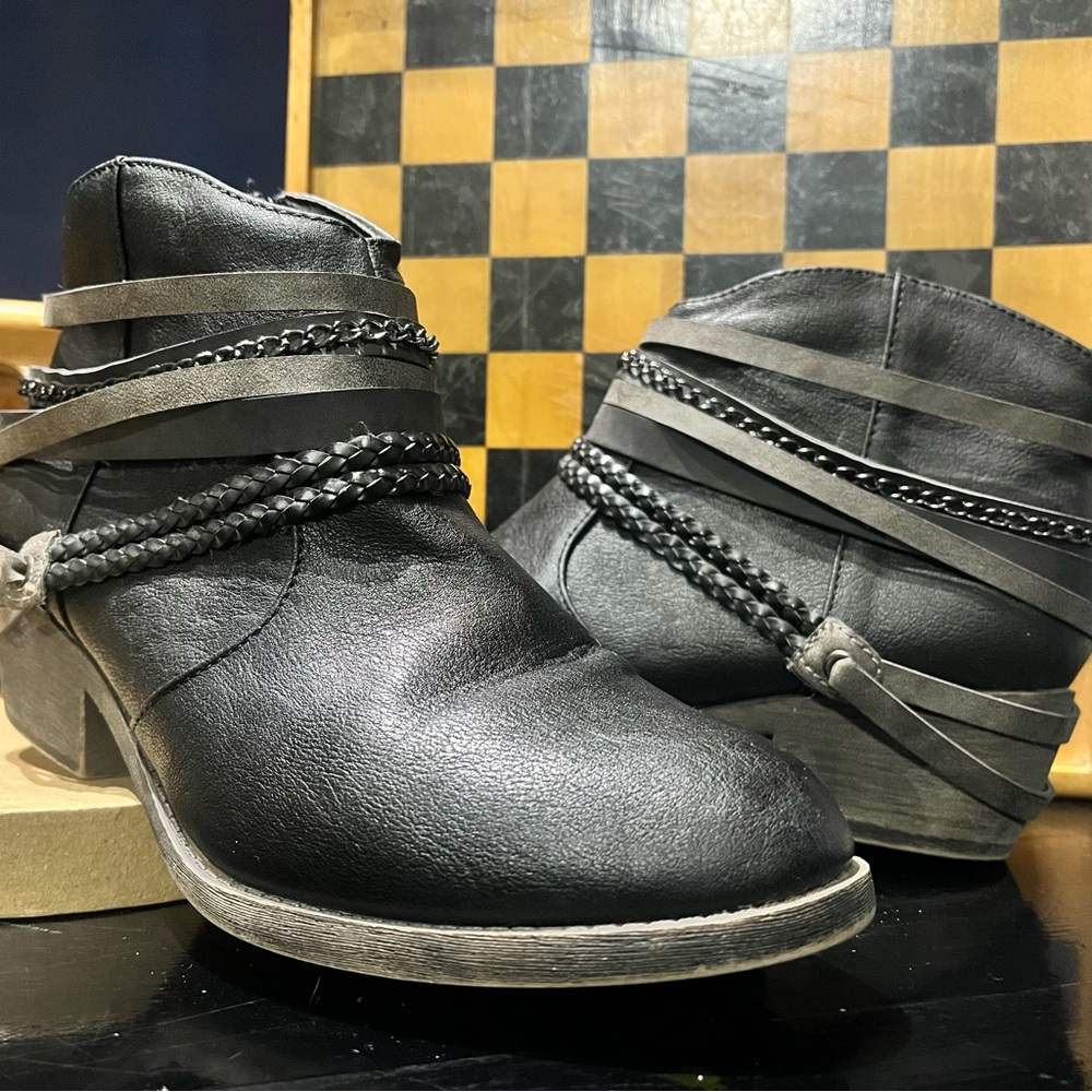 Authentic American Heritage Black and Gray Ankle Boots - Picture 5 of 7